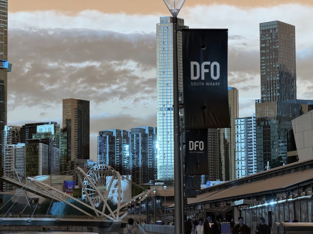 Melbourne photograph incorrectly displayed by treating BGR values as RGB